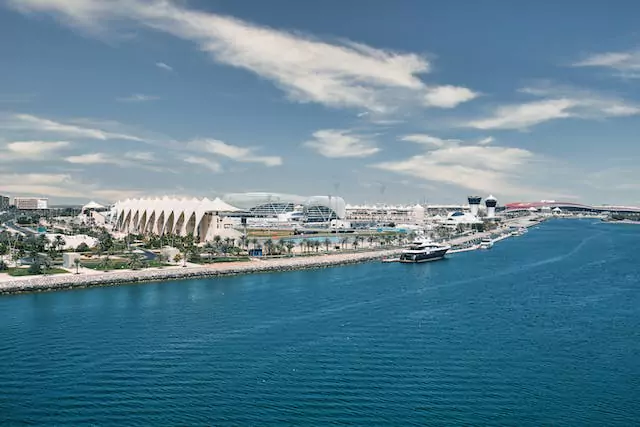 bu Dhabi Fun: Unforgettable Moments in the Heart of Three Iconic Theme Parks